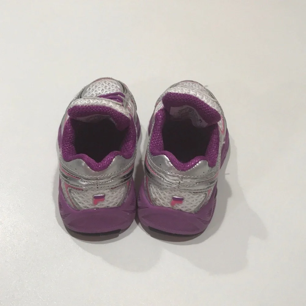 🌼🌼NWOT FILA Toddler Girl’s NWOT Purple/Silver Sneakers, size 7